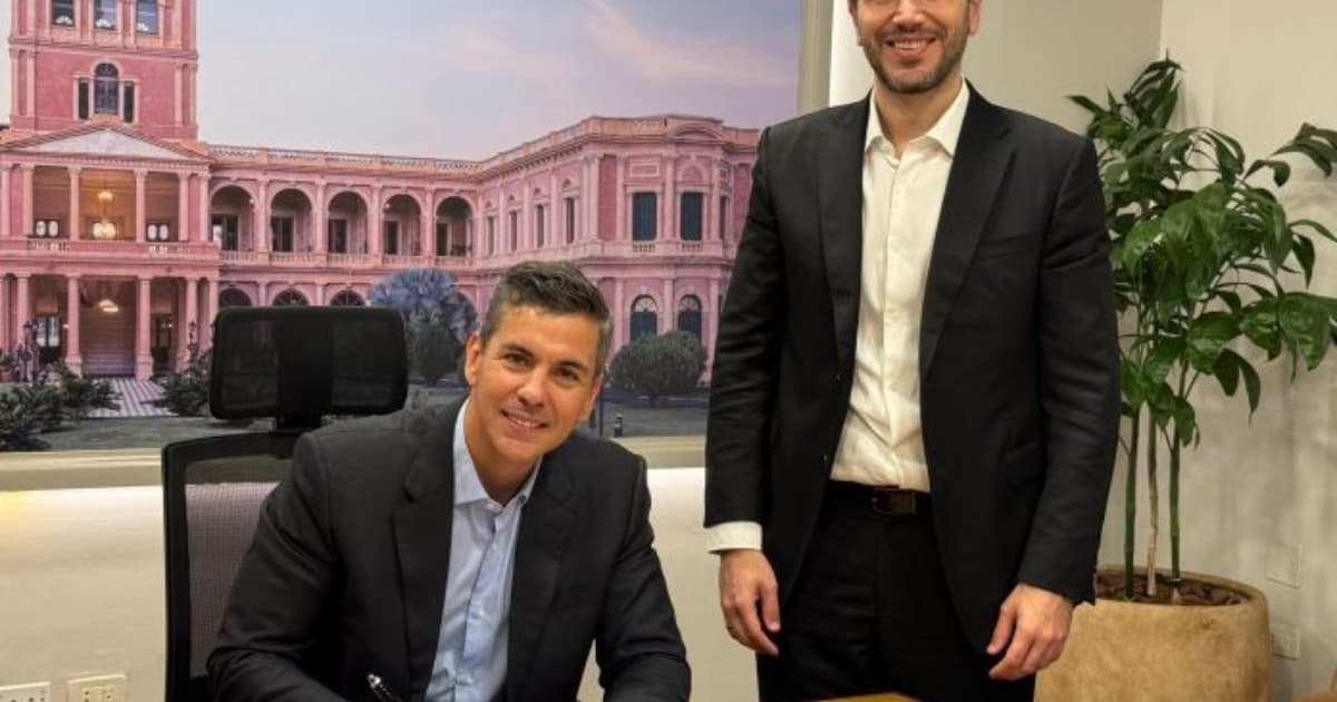 Patriotismo de escarapelas y marketing oficial de Santi Peña